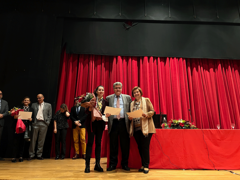 4-Βράβευση αναπλ. καθηγ. Παθολογίας Ιατρικής Πανεπ. Πατρών κας Καρολίνας Ακινοσόγλου